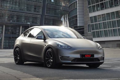 Tesla Model Y mit Eibach Tieferlegungsfedern und Distanzscheiben